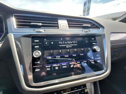 Used 2022 Volkswagen Tiguan SE R-Line image 13