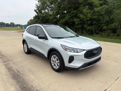 Used 2026 Ford Escape Active w/ Cold Weather Package FWD image 11