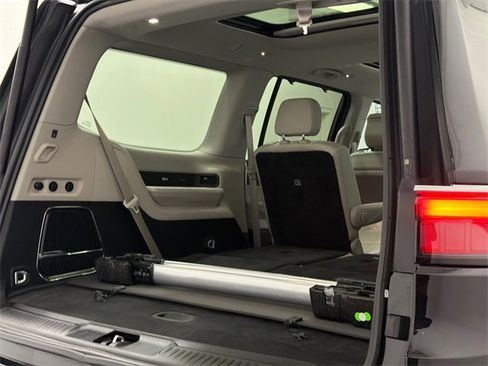 Used 2022 Jeep Wagoneer Series III w/ Premium Group I image 8