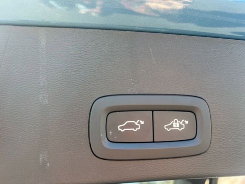 Certified 2025 Volvo XC40 B5 Core AWD/4WD image 28