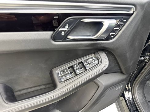 Used 2019 Porsche Macan AWD/4WD image 31
