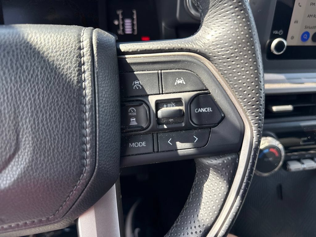 Used 2025 Toyota 4Runner SR5 AWD/4WD image 16