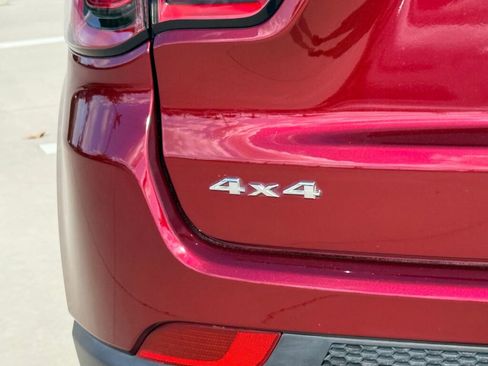 Used 2022 Jeep Compass Latitude image 11