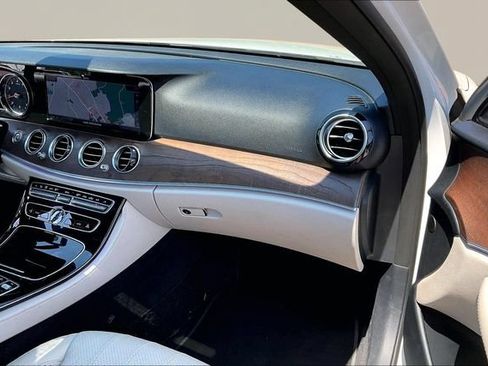 Used 2017 Mercedes-Benz E 300 image 18