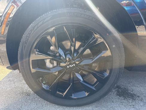 Certified 2023 Kia Sorento SX image 9