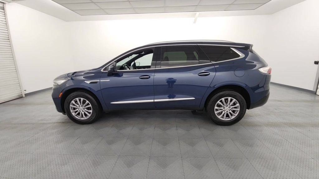 Used 2023 Buick Enclave Essence AWD/4WD image 4