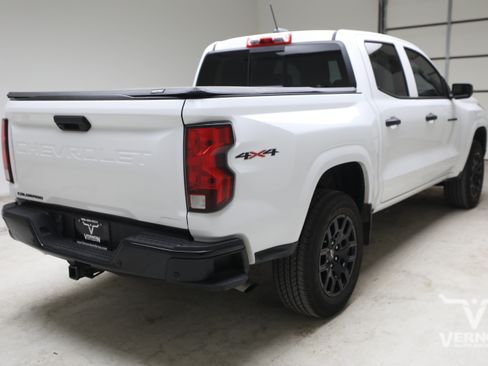 Used 2025 Chevrolet Colorado W/T w/ WT Custom Package AWD/4WD image 4