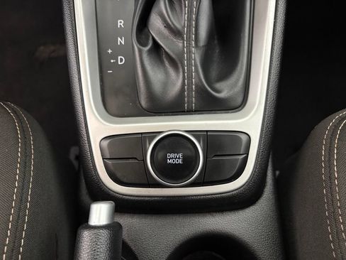 Used 2024 Hyundai Venue SEL FWD image 13
