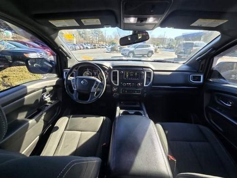 Used 2019 Nissan Titan SV w/ SV Convenience Package image 9