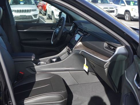 New 2025 Jeep Grand Cherokee Limited w/ Trailer Tow Package image 54