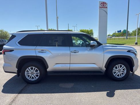 Used 2026 Toyota Sequoia SR5 AWD/4WD image 6
