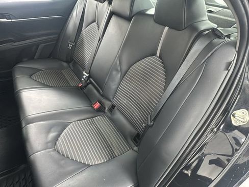 Used 2020 Toyota Camry SE FWD image 12