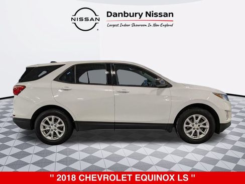 Used 2018 Chevrolet Equinox LS FWD image 2
