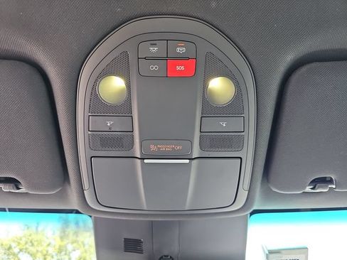 Used 2025 Genesis G70 2.5T image 32