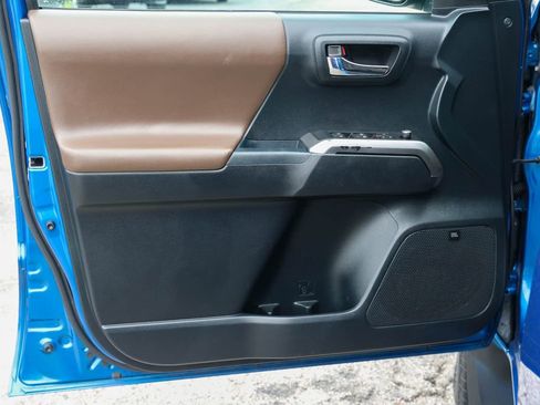 Used 2018 Toyota Tacoma Limited AWD/4WD image 4