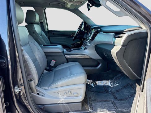 Used 2017 Chevrolet Suburban LT w/ Luxury Package RWD image 34