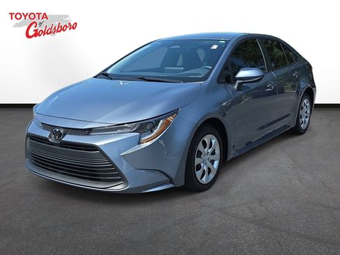 Used 2025 Toyota Corolla LE FWD image 1
