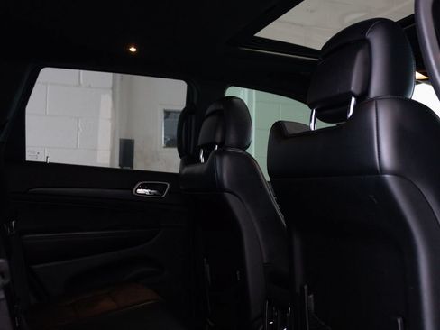 Used 2018 Jeep Grand Cherokee Altitude AWD/4WD image 7