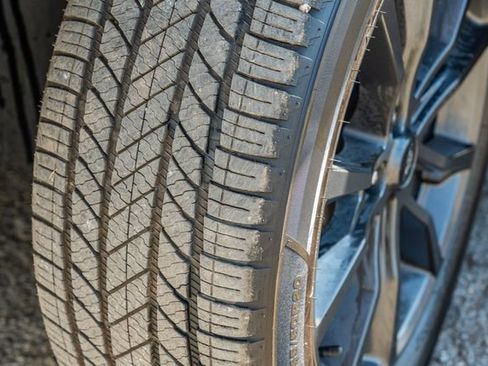 Used 2018 Ford Explorer XLT w/ Equipment Group 202A image 15