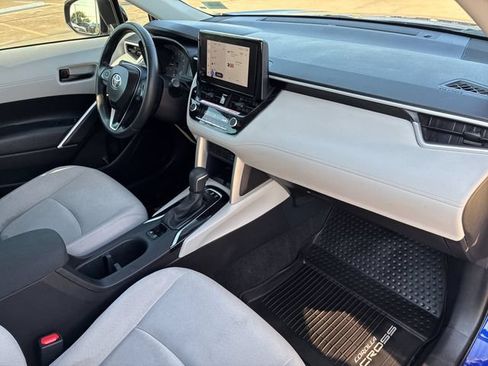 Certified 2025 Toyota Corolla Cross LE FWD image 14