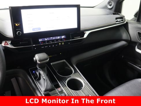 Used 2025 Toyota Sienna XLE Woodland Edition image 16