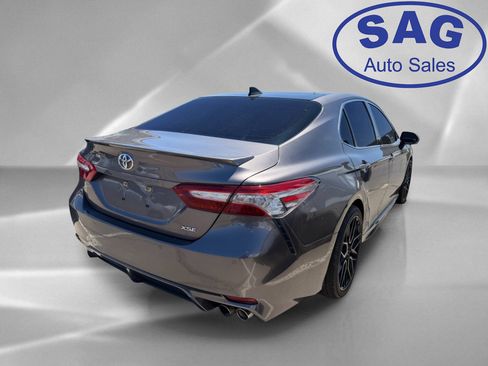 Used 2018 Toyota Camry XSE FWD image 3