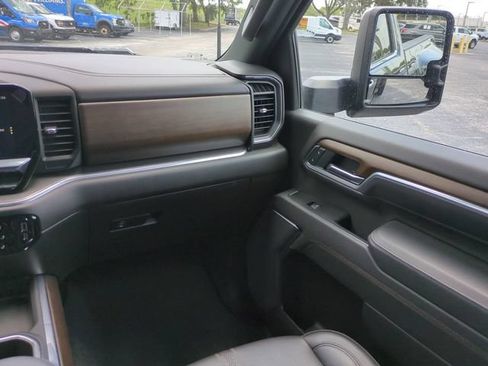 Used 2025 Chevrolet Silverado 3500 High Country w/ High Country Premium Package AWD/4WD image 17