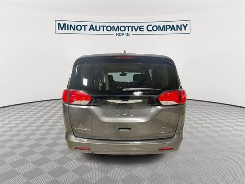 Used 2023 Chrysler Voyager LX image 7