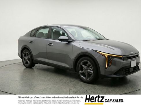 Used 2025 Kia K4 LXS image 1