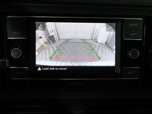 Certified 2023 Volkswagen Jetta SE w/ Panoramic Sunroof Package image 5