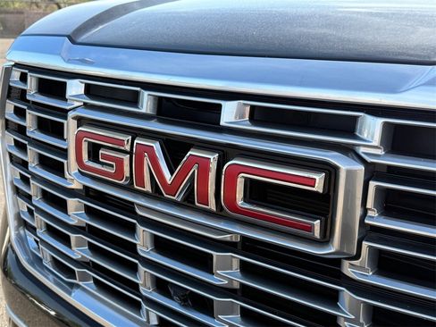 Used 2025 GMC Yukon XL Denali image 32