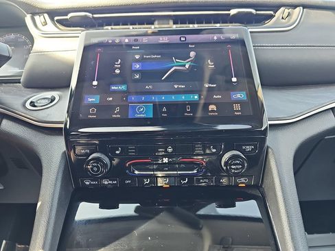 Used 2022 Jeep Grand Cherokee L Limited RWD image 24