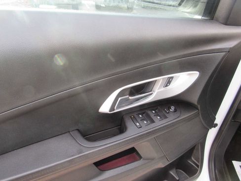 Used 2017 Chevrolet Equinox LS image 9