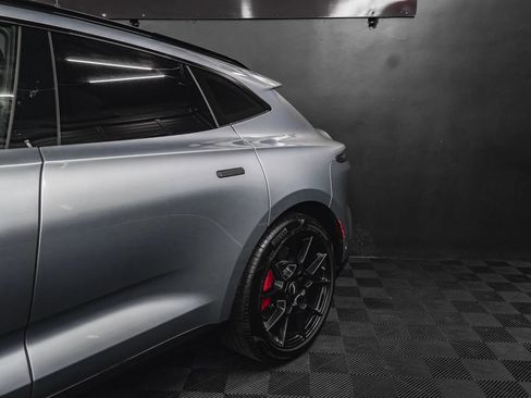 Used 2021 Aston Martin DBX AWD/4WD image 9
