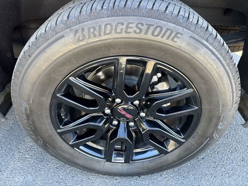 Used 2024 GMC Sierra 1500 Elevation w/ Preferred Package AWD/4WD image 4