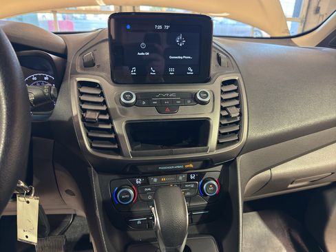 Used 2019 Ford Transit Connect XLT image 17