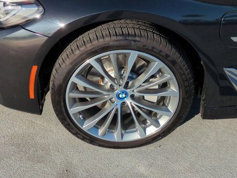 Certified 2023 BMW 530e w/ Convenience Package image 25