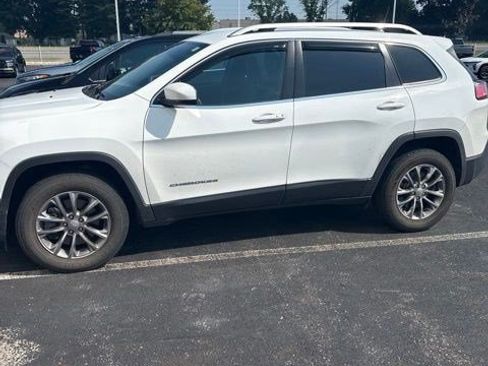 Used 2019 Jeep Cherokee Latitude Plus w/ Comfort/Convenience Group AWD/4WD image 3