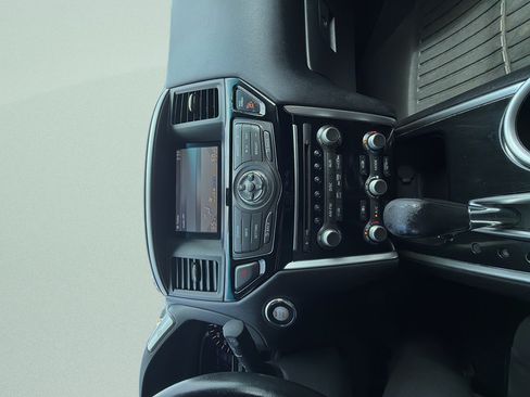 Used 2014 Nissan Pathfinder SV AWD/4WD image 16