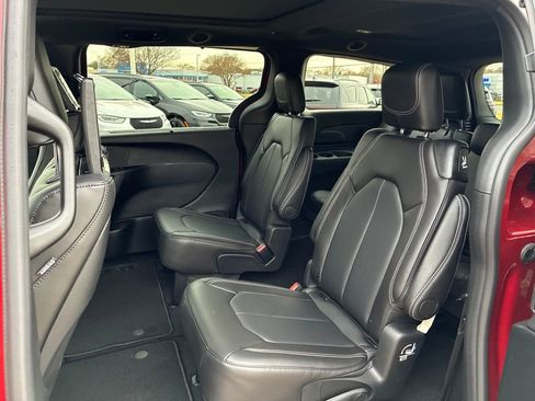 New 2026 Chrysler Pacifica Select image 25