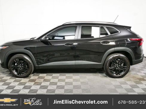 Used 2025 Chevrolet Trax ACTIV w/ Sunroof Package FWD image 29