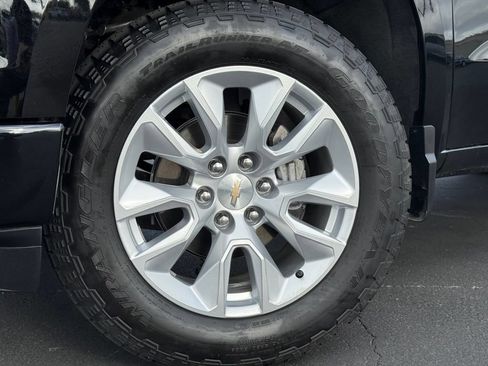 Certified 2025 Chevrolet Silverado 1500 Custom RWD image 3