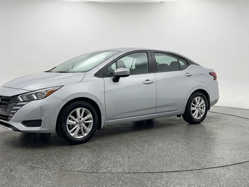 Used 2025 Nissan Versa SV FWD image 3