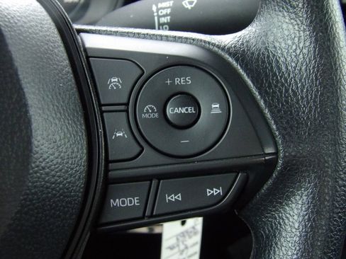 Used 2025 Toyota Corolla LE FWD image 15