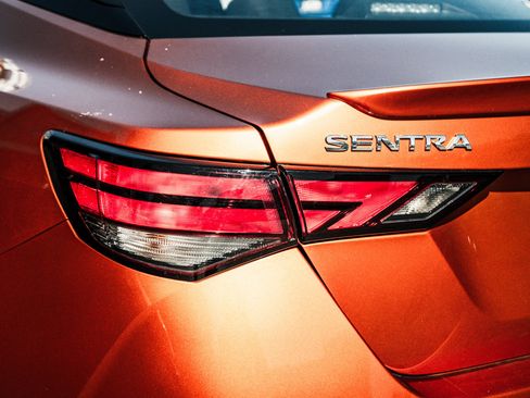 Used 2022 Nissan Sentra SR w/ Electronics Package FWD image 8