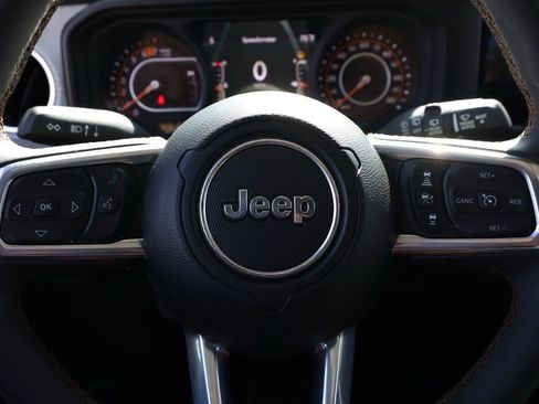 Used 2024 Jeep Wrangler Sahara image 25