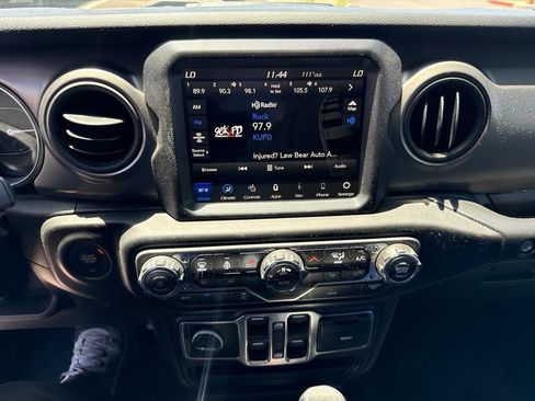 Used 2023 Jeep Wrangler Unlimited w/ Cold Weather Group AWD/4WD image 9