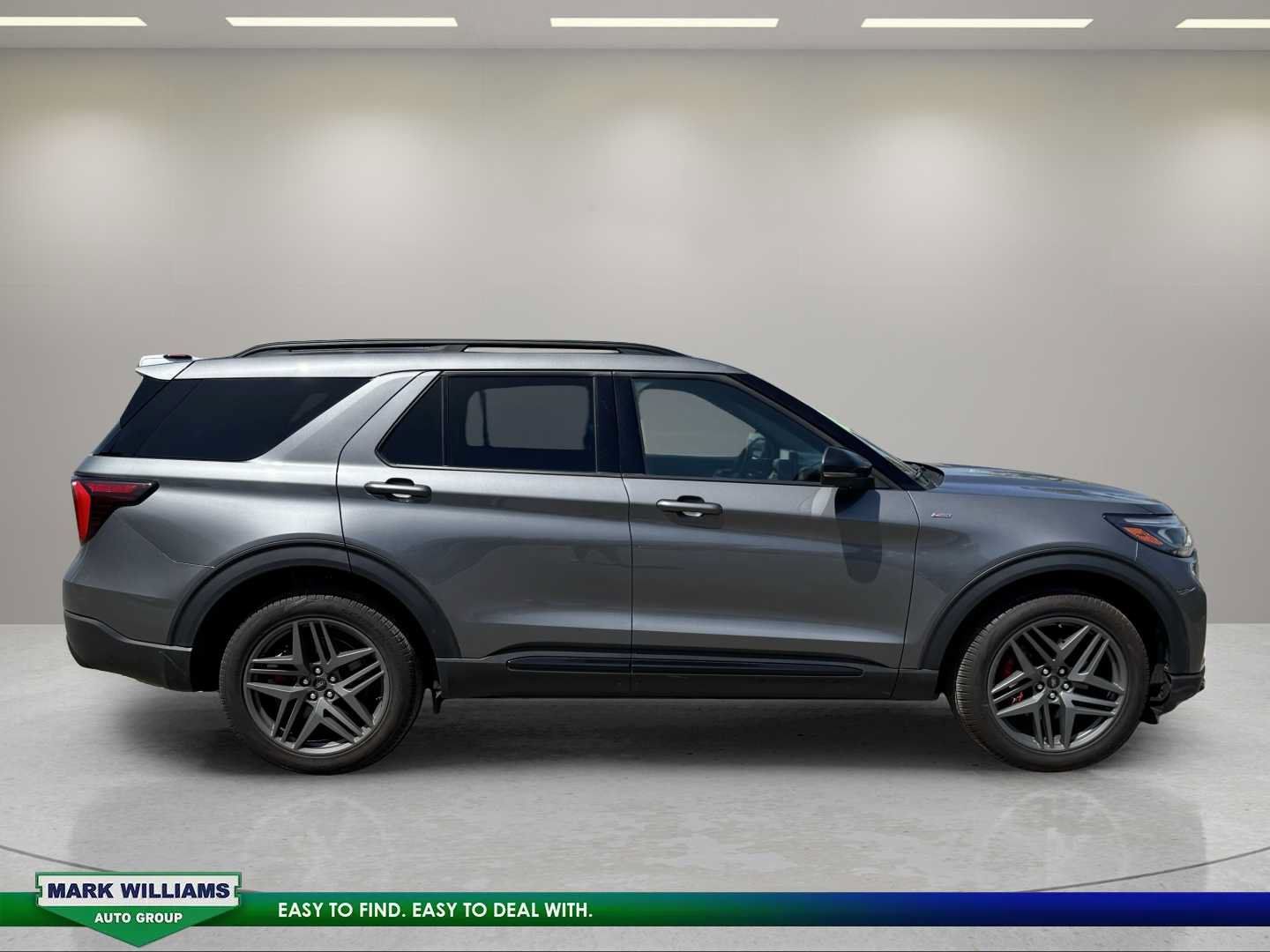 Used 2025 Ford Explorer ST-Line w/ ST-Line Street Pack AWD/4WD image 2