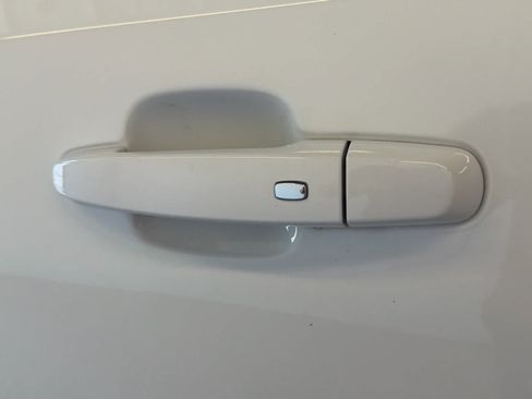 Used 2022 GMC Acadia SLE FWD image 13