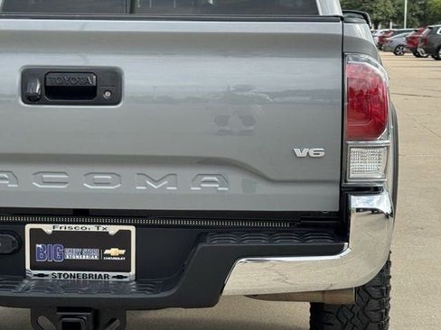 Used 2020 Toyota Tacoma TRD Off-Road AWD/4WD image 7
